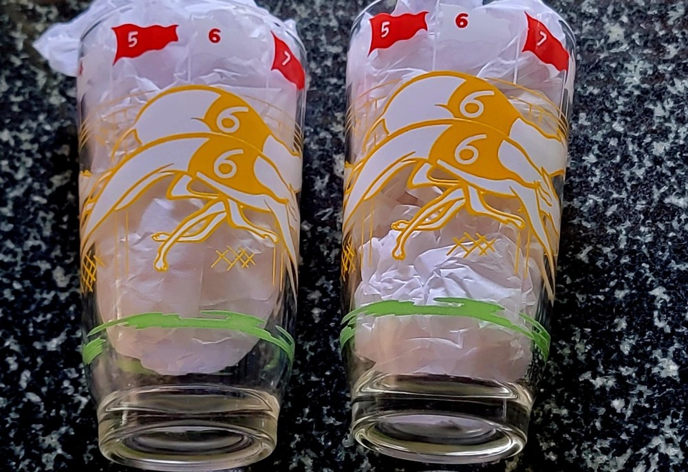 2 Vintage Boscul Peanut Butter Greyhound Racing #6 Glasses 10 oz NICE!