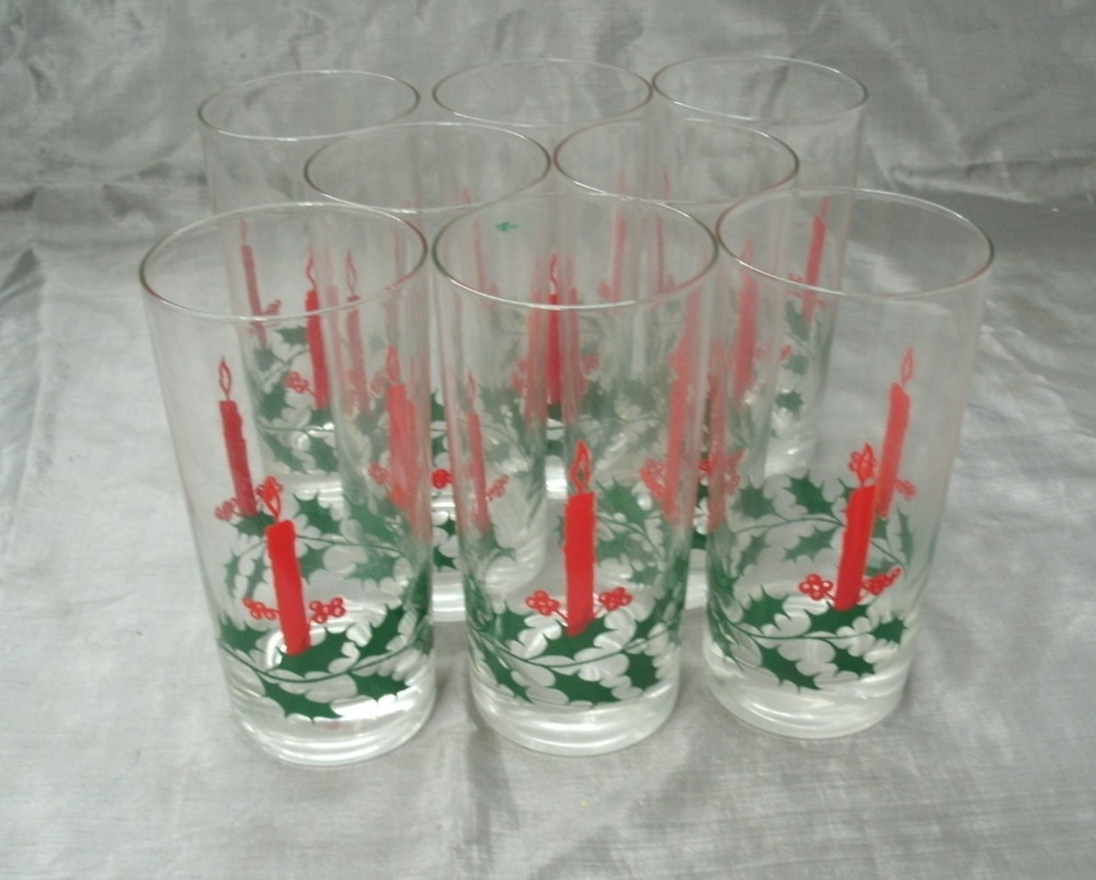 Vtg Unknown MFG Set of 8 Christmas Tumblers Holly Berries & Candles UNK14877 EC