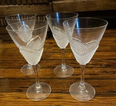 Set Of 4 80’s Crystal Clear Swirl frosted Design Stem Foot Wine Glasses Frosted