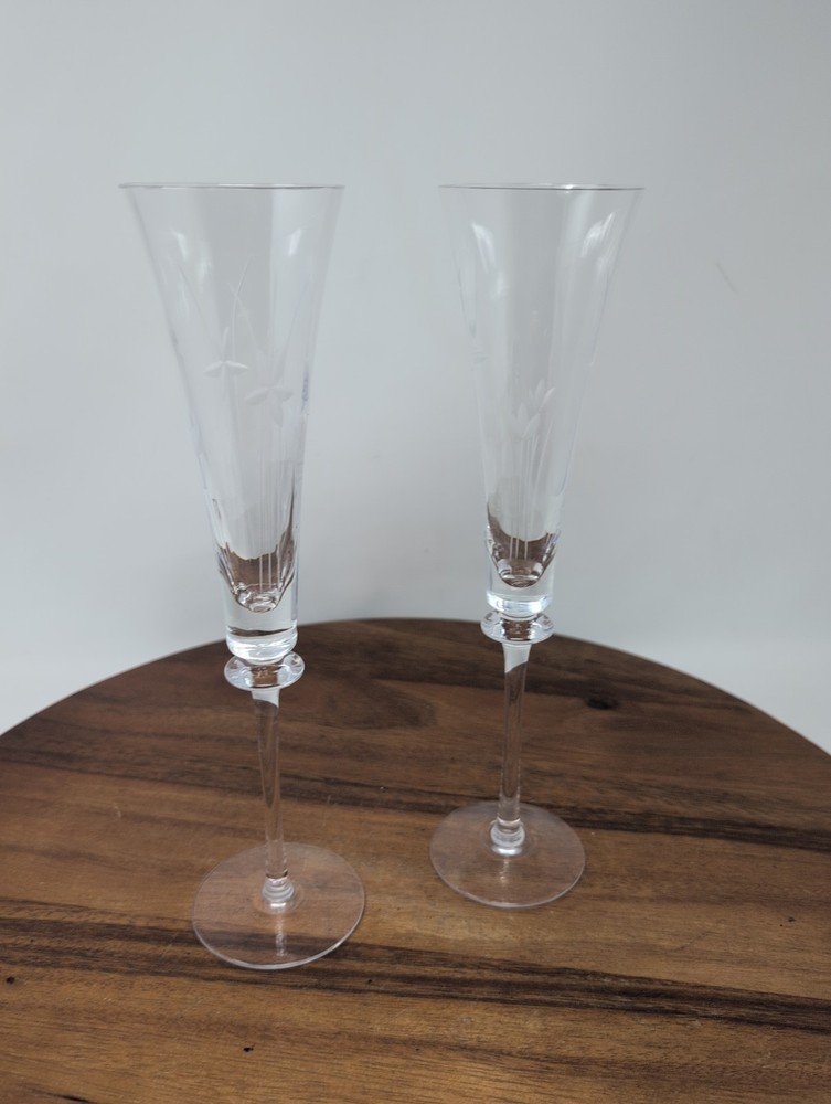 Set of Two Mikasa Crystal First Love Champagne Flutes w Cut Flowers Mint