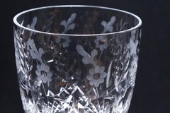 Rogaska ‘Gallia’ Crystal Wine Goblet 7 3/4″ Tall Cut Floral Designs Yugoslavia