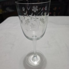 Vintage Crystal Etched Wine Glass 7 1/4″ Delicate Stem Elegant Floral Design