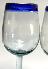 Pretty 16oz Hand Blown Wine Glasses Blue Rimmed and Footed 7 3/4″ Tall