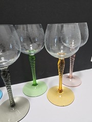 5 Grapevine Etched Wine Glasses colored Twisted Stems 7 1/4″ FAST Shipping