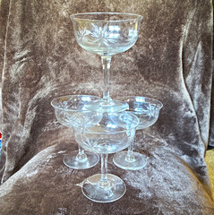 Unmarked Clear Etched Starburst Champagne Coupe Glasses Set of 4