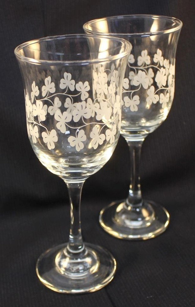 Eamon Glass EAG3 Set of Two Goblets Shamrock Design