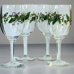 Vintage Christmas Holly Berry Holiday 4 Wine Glasses Libbey
