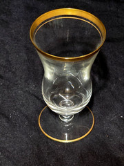 Glastonbury-Lotus Yukon Gold Juice Cocktail Glasses – Set of 4 + Free Spare