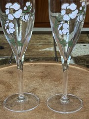 PAIR PERRIER JOUET CHAMPAGNE FLUTES PINK FLORAL CRYSTAL STEMWARE 7.6”H ,FRANCE