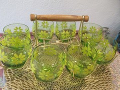 Flower Power 60″s 70″s 7 Roly Poly Glasses w /Caddy Green Yellow Daisies