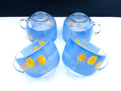 Set of 4 Art Glass Mugs D’Arques-Durand Tulip Ciel Yellow Tulips Blue Shab Chic