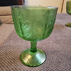 2 FTD Green Leaf Textured Glass 1975 Goblets 6.5×4 3/8″~ 2 SHADES OF GREEN