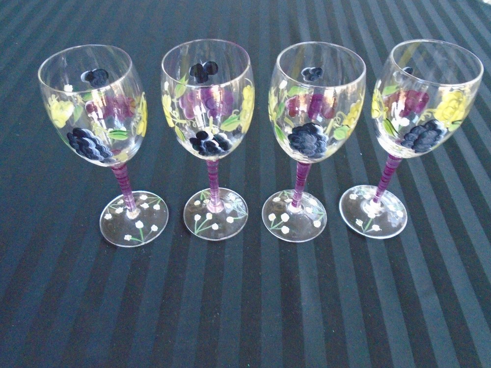 C-320 Set of 4 Hand Painted Grape Motif Wine Glasses