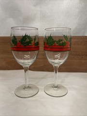 Libbey Holly Berry Wine Glass Glasses 7.5″ Set of 2 Christmas Barware Holiday