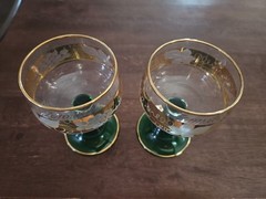Vintage Set of 2 Wine Glasses Glass Green Beehive Stems Gold Leaves Grapes