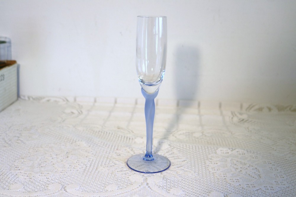 LENOX LIGHT BLUE FROSTED STEM CLEAR BOWL FLUTED 9 1/4″h WINE CHAMPAGNE GLASS