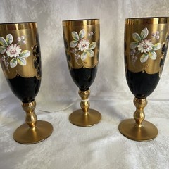 VINTAGE BOHEMIAN 3 CHAMPAGNE ART GLASSES BLACK AND GOLD WITH FLOWERS DECOR