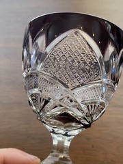 BEAUTIFUL VINTAGE Amethyst Cut To Clear Crystal Tall Wine Glass 8.75″H