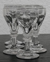 Antique Victorian Deceptive Toastmaster Knopped Stem Toasting Dram Glasses (x 7)