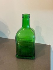 DEPRESSION ERA FOREST GREEN VINEGAR OR WATER BOTTLE WITH TRAY.
