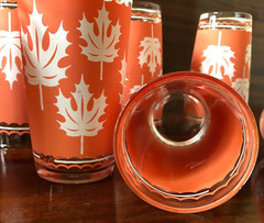 Vintage Set of 8 12-oz Hazel Atlas Coral & White Glasses, Maple Leaf w Caddy