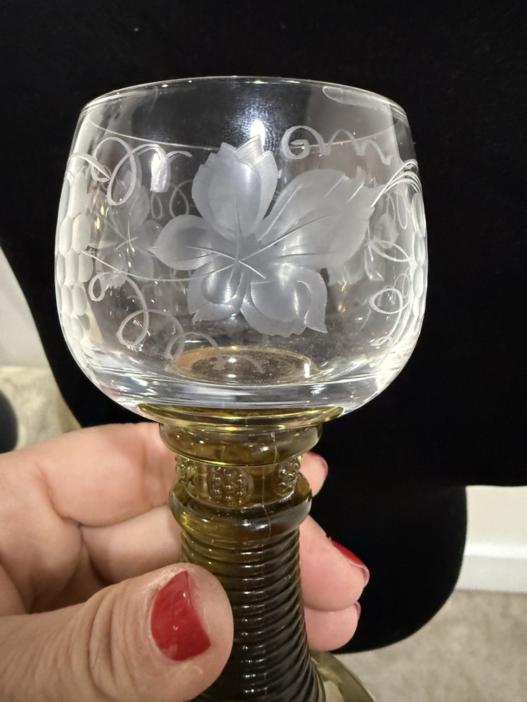 Set of 4 Vintage Small Wine Glass Goblets Floral Green