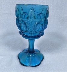 Kanawha BULLSEYE AND DAISY Blue Glass Goblet 6.25″ H x 3″ W – Excellent