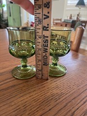 Set of 2 small Avocado «King’s Crown» Glasses, Thumbprint footed