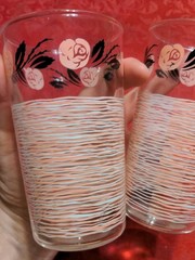 Set of 2 Vintage 1950’s Anchor Hocking MCM 5″ Tumblers Pink Roses Black Flora