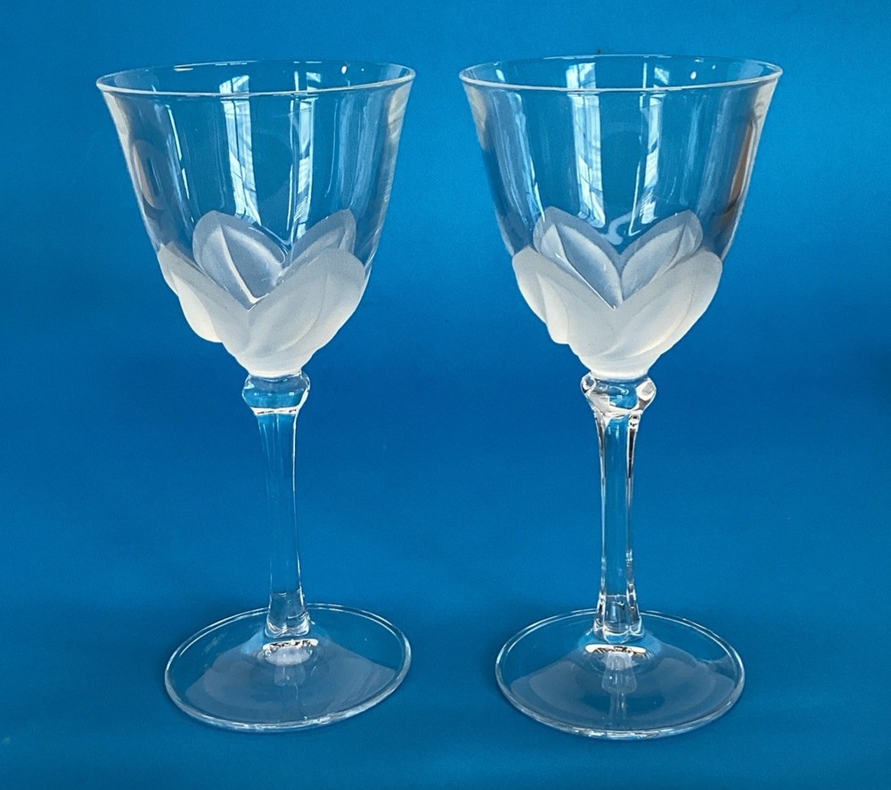 Set of 2 Durand Florence Crystal Wine Glasses