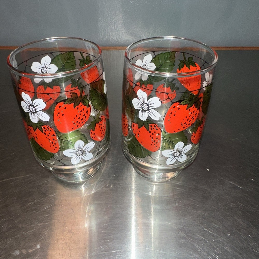 Vintage Libbey strawberry blossom tall tumbler glass Set Of 2.
