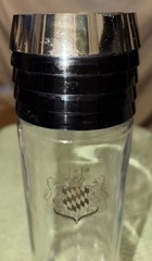 Vintage Maryland State Coat Of Arms Glass Shaker Feature A Tiered Blk/gold Top