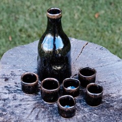 Made in USA – Stoneware Sake Bottle with 6 Cups made by Hiraeth Ceramics