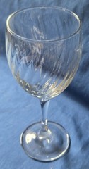 6 1/2-inch CLEAR SWIRLED BOWL WINE GLASS UNKNOWN MANUFACTURER EXCELLENT