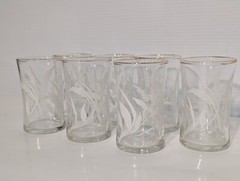 Set of 7 Vintage White Painted Cattail Themed Gold Rimmed 4 oz Glasses