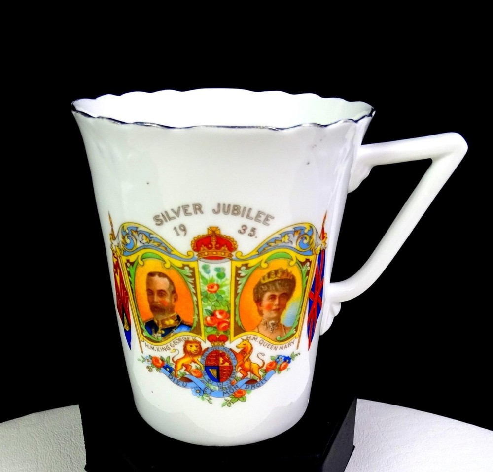 CWS Windsor Porcelain King George & Queen Mary 3 7/8″ Silver Jubilee Mug 1935