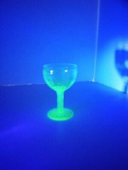 RARE CAMEO GLASS, GREEN 4″ TALL 3-OUNCE WINE GOBLET!