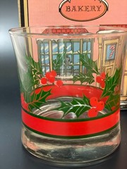 1989 Christmas Poinsettia Set of 4 Santa’s Attic Glass Cups w/ Orginal Gift Box