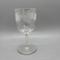 Early Gunderson Pairpoint Grapes 5″ Wine Glass Engraved Vines Paneled Stem B